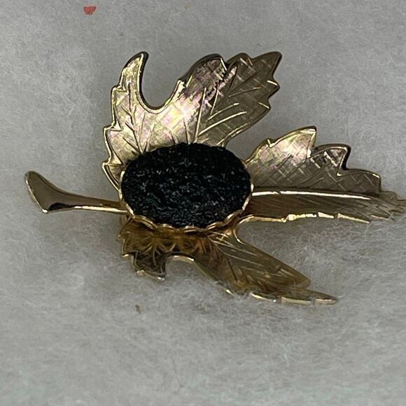 Vintage Maple leaf faux druzy brooch. - Picture 5 of 6